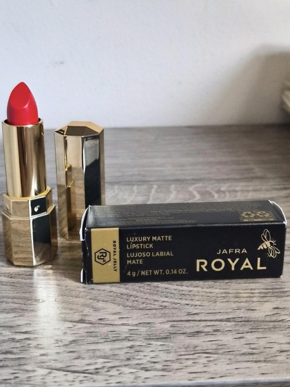 JAFRA Royal Luxury Matte Lipstick - Bright Red